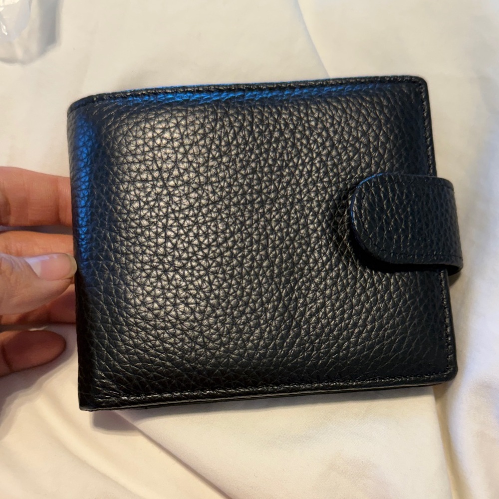 Classic Black Leather Men's Wallet with Snap Closure